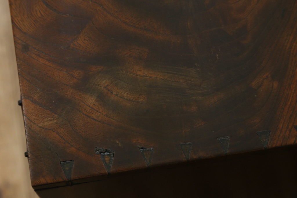 和製アンティーク　上手物　蟻組み(アリ組み、あり組み)　三方欅(ケヤキ)材　漆塗り　引き出し10杯付き!!くっきりした杢目が魅力の小引き出し　(R-067318)