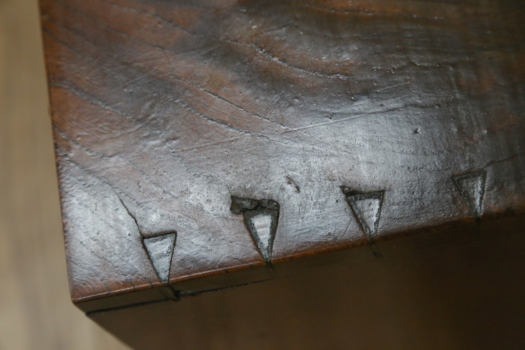 和製アンティーク　上手物　蟻組み(アリ組み、あり組み)　三方欅(ケヤキ)材　漆塗り　引き出し10杯付き!!くっきりした杢目が魅力の小引き出し　(R-067318)