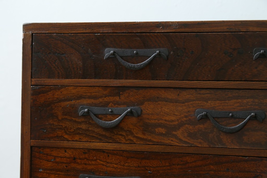 和製アンティーク　上手物　蟻組み(アリ組み、あり組み)　三方欅(ケヤキ)材　漆塗り　引き出し10杯付き!!くっきりした杢目が魅力の小引き出し　(R-067318)