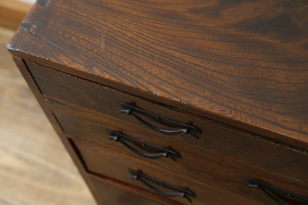 和製アンティーク　上手物　蟻組み(アリ組み、あり組み)　三方欅(ケヤキ)材　漆塗り　引き出し10杯付き!!くっきりした杢目が魅力の小引き出し　(R-067318)