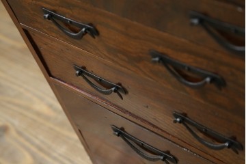 和製アンティーク　上手物　蟻組み(アリ組み、あり組み)　三方欅(ケヤキ)材　漆塗り　引き出し10杯付き!!くっきりした杢目が魅力の小引き出し　(R-067318)