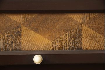 和製アンティーク　激レア　希少!!　レトロな雰囲気が魅力的!!パーケットリー(寄木細工)のパタパタ扉付き下駄箱(シューズボックス、収納棚、戸棚、靴箱、玄関収納)(R-067319)