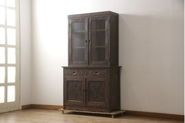 中古　軽井沢彫り　上品で和モダンな雰囲気漂う食器棚(キャビネット、収納棚、戸棚)(R-067322)