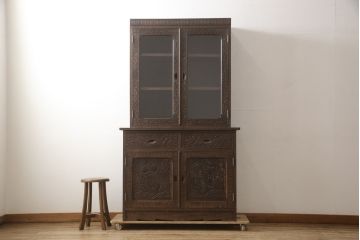 中古　軽井沢彫り　上品で和モダンな雰囲気漂う食器棚(キャビネット、収納棚、戸棚)(R-067322)