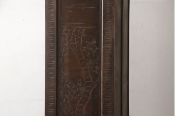 中古　軽井沢彫り　上品で和モダンな雰囲気漂う食器棚(キャビネット、収納棚、戸棚)(R-067322)