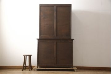中古　軽井沢彫り　上品で和モダンな雰囲気漂う食器棚(キャビネット、収納棚、戸棚)(R-067322)