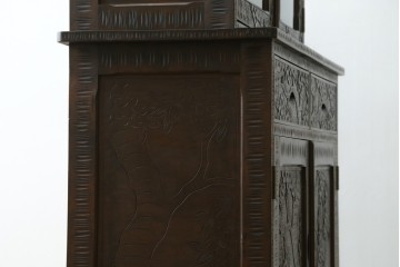 中古　軽井沢彫り　桜モチーフの彫刻がびっしりと施された食器棚　(R-067322)