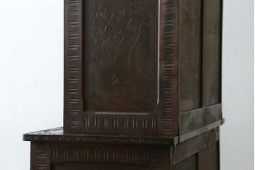 中古　軽井沢彫り　桜モチーフの彫刻がびっしりと施された食器棚　(R-067322)
