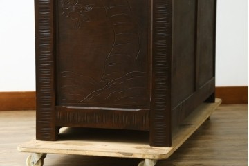 中古　軽井沢彫り　桜モチーフの彫刻がびっしりと施された食器棚　(R-067322)