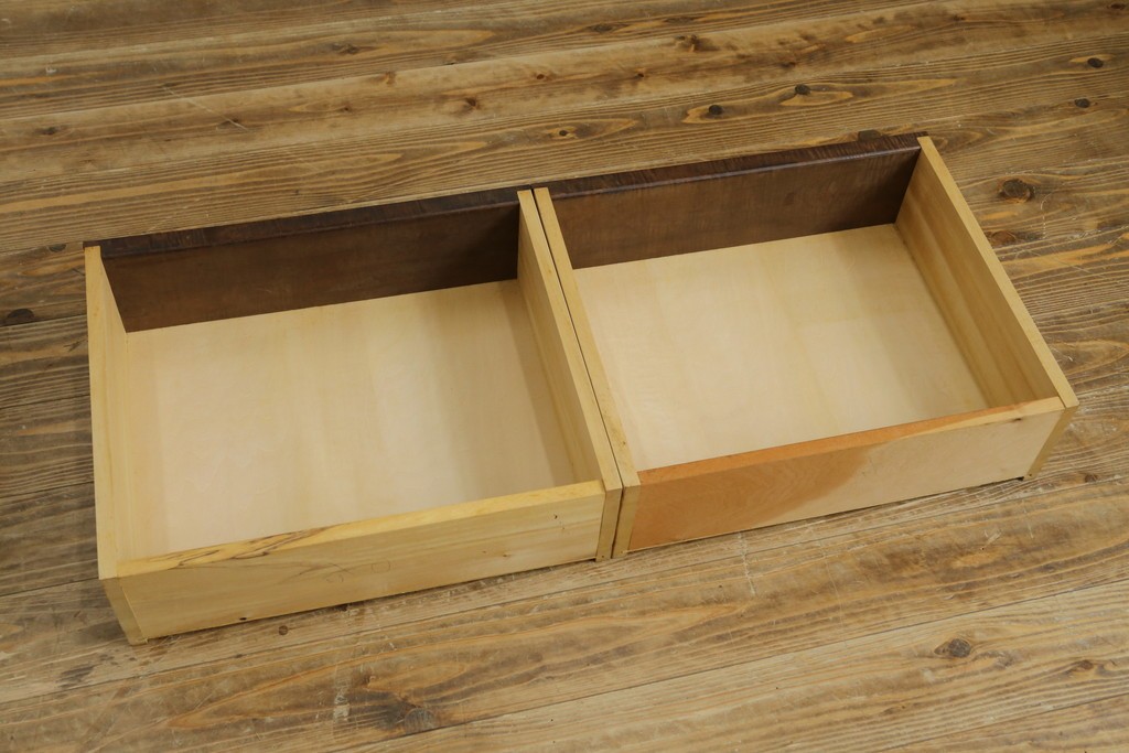 中古　軽井沢彫り　桜モチーフの彫刻がびっしりと施された食器棚　(R-067322)