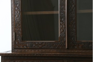 中古　軽井沢彫り　桜モチーフの彫刻がびっしりと施された食器棚　(R-067322)