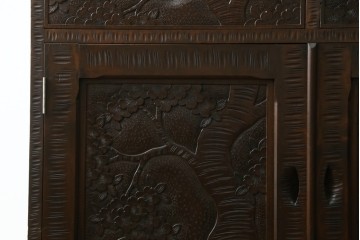 中古　軽井沢彫り　桜モチーフの彫刻がびっしりと施された食器棚　(R-067322)
