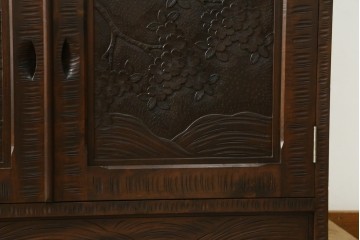 中古　軽井沢彫り　桜モチーフの彫刻がびっしりと施された食器棚　(R-067322)