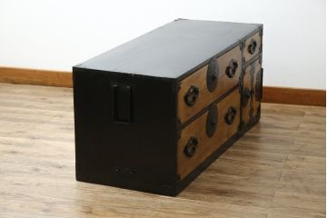 和製アンティーク　前面栗材　上品なデザインの丸金具が目を引く米沢箪笥ローチェスト(ローボード、テレビ台、テレビボード、引き出し、時代箪笥、収納タンス)(R-067323)