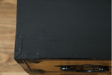 和製アンティーク　前面栗材　上品なデザインの丸金具が目を引く米沢箪笥ローチェスト(ローボード、テレビ台、テレビボード、引き出し、時代箪笥、収納タンス)(R-067323)