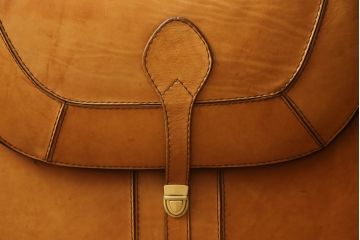 中古　美品!!　イタリア高級家具　BASTEX社　本革　ヴィンテージスタイルのお部屋にぴったりな1人掛けレザーソファ(アームチェア、一人掛けソファ、パーソナルチェア、ラウンジソファ)(R-067324)