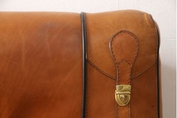 中古　美品!!　イタリア高級家具　BASTEX社　本革　ヴィンテージスタイルのお部屋にぴったりな1人掛けレザーソファ(アームチェア、一人掛けソファ、パーソナルチェア、ラウンジソファ)(R-067324)