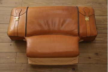 中古　美品!!　イタリア高級家具　BASTEX社　本革　ヴィンテージスタイルのお部屋にぴったりな1人掛けレザーソファ(アームチェア、一人掛けソファ、パーソナルチェア、ラウンジソファ)(R-067324)