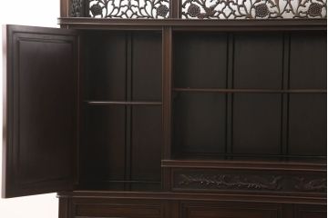 和製ビンテージ　花梨(カリン)材　華やかな意匠が存在感を放つサイドボード(収納棚、戸棚、サイドキャビネット、飾り棚、ヴィンテージ)(定価約120万円)(R-067325)