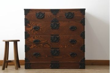 中古　岩谷堂箪笥　漆塗り　力強い木目が目を引く和箪笥(衣装箪笥、引き出し、チェスト、収納タンス)(R-067326)