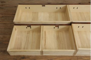 中古　岩谷堂箪笥　漆塗り　力強い木目が目を引く和箪笥(衣装箪笥、引き出し、チェスト、収納タンス)(R-067326)