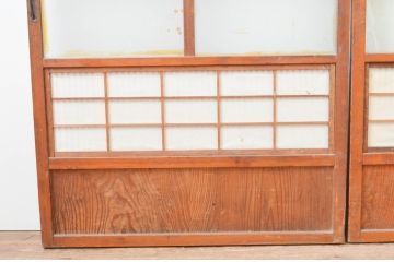 アンティーク建具　和の風情が感じられる裏障子付きの格子戸2枚セット(引き戸、ガラス帯戸、障子戸)(R-067344)