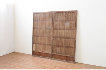 アンティーク建具　上品な佇まいが魅力の裏障子付き格子戸2枚セット(引き戸、障子戸)(R-067346)