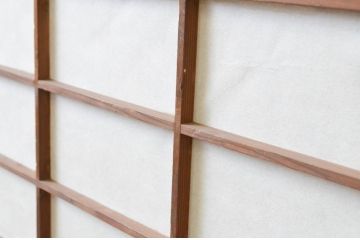 アンティーク建具　和の風情が感じられる裏障子付きの格子戸2枚セット(引き戸、ガラス帯戸、障子戸)(R-067347)