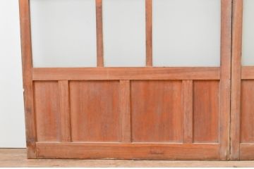 アンティーク建具　経年による古い木味が魅力のマス目(升目)格子のガラス戸2枚セット(引き戸)(R-067348)
