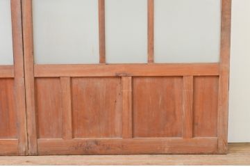 アンティーク建具　経年による古い木味が魅力のマス目(升目)格子のガラス戸2枚セット(引き戸)(R-067348)