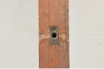 アンティーク建具　経年による古い木味が魅力のマス目(升目)格子のガラス戸2枚セット(引き戸)(R-067348)