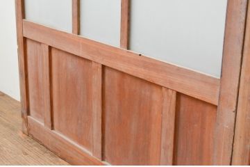 アンティーク建具　経年による古い木味が魅力のマス目(升目)格子のガラス戸2枚セット(引き戸)(R-067348)