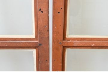 ビンテージ建具　重厚　アイアン製のマス目(升目)格子の両開きドア1対(2枚セット、ヴィンテージ)(R-067353)