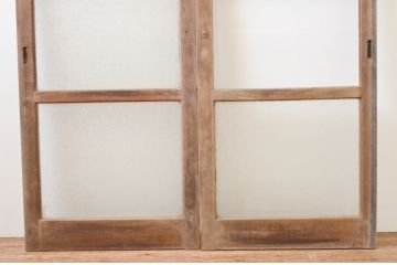 アンティーク建具　シンプルなデザインでインテリアに取り入れやすいダイヤガラスの引き戸2枚セット(ガラス戸)(R-067357)