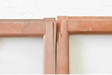 アンティーク建具　経年を感じさせる古い木味が魅力のガラス戸2枚セット(引き戸)(R-067358)