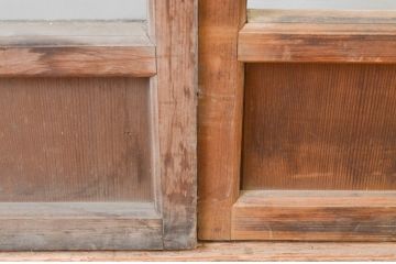 アンティーク建具　経年を感じさせる古い木味が魅力のガラス戸2枚セット(引き戸)(R-067358)