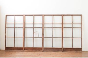 アンティーク建具　経年を感じさせる古い木味が魅力のガラス戸4枚セット(引き戸)(R-067359)