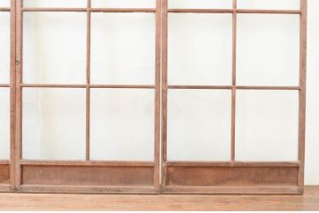 アンティーク建具　経年を感じさせる古い木味が魅力のガラス戸4枚セット(引き戸)(R-067359)