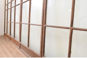 アンティーク建具　経年を感じさせる古い木味が魅力のガラス戸4枚セット(引き戸)(R-067359)