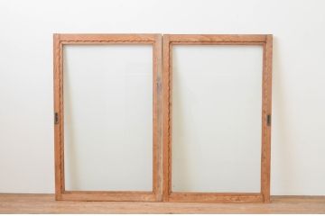 アンティーク建具　大正ロマン　総栗材のおしゃれな縁飾り付き大判ガラス窓2枚セット(引き戸、ガラス戸)(R-067367)