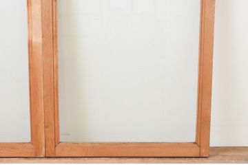 アンティーク建具　大正ロマン　総栗材のおしゃれな縁飾り付き大判ガラス窓2枚セット(引き戸、ガラス戸)(R-067367)