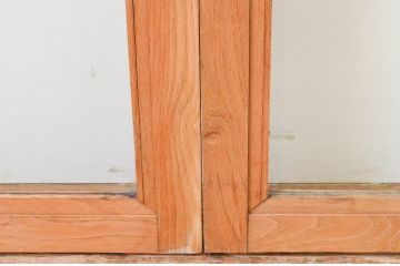アンティーク建具　大正ロマン　総栗材のおしゃれな縁飾り付き大判ガラス窓2枚セット(引き戸、ガラス戸)(R-067367)