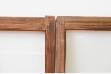 アンティーク建具　経年を感じさせる風合いが魅力のマス目(升目)格子のガラス窓2枚セット(引き戸、ガラス戸、格子戸)(R-067368)