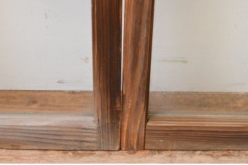 アンティーク建具　経年を感じさせる風合いが魅力のマス目(升目)格子のガラス窓2枚セット(引き戸、ガラス戸、格子戸)(R-067368)