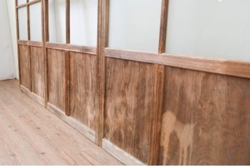 アンティーク建具　経年を感じさせる木味が味わい深いガラス戸3枚セット(引き戸)(R-067369)