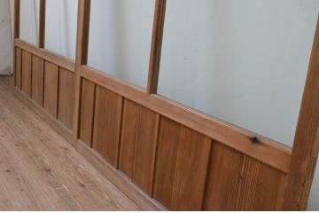 アンティーク建具　結霜ガラス入り　ノスタルジックな雰囲気漂う幅広ガラス戸2枚セット(引き戸)(R-067371)