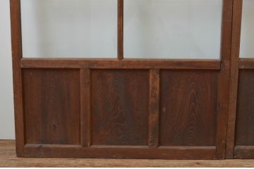 アンティーク建具　経年を感じさせる木味が魅力のガラス戸2枚セット(引き戸)(R-067374)