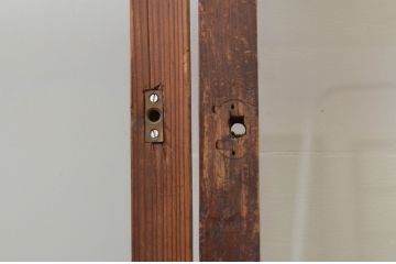 アンティーク建具　経年を感じさせる木味が魅力のガラス戸2枚セット(引き戸)(R-067374)