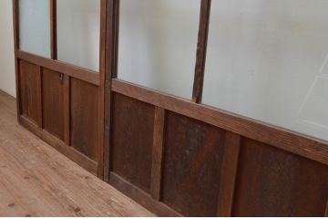 アンティーク建具　経年を感じさせる木味が魅力のガラス戸2枚セット(引き戸)(R-067374)