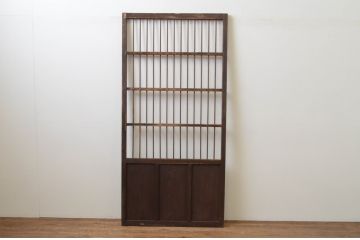 アンティーク建具　経年を感じる風合いが魅力の鉄格子入り引き戸1枚(引き戸、建具)(R‐067375)